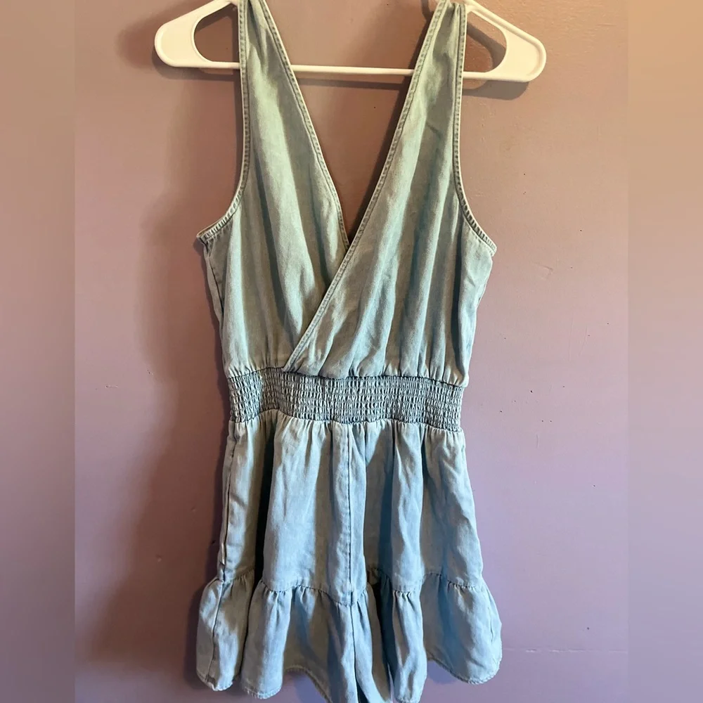 American Eagle Outfitters denim look chambray Ruffle Romper shorts size medium - Picture 4 of 8